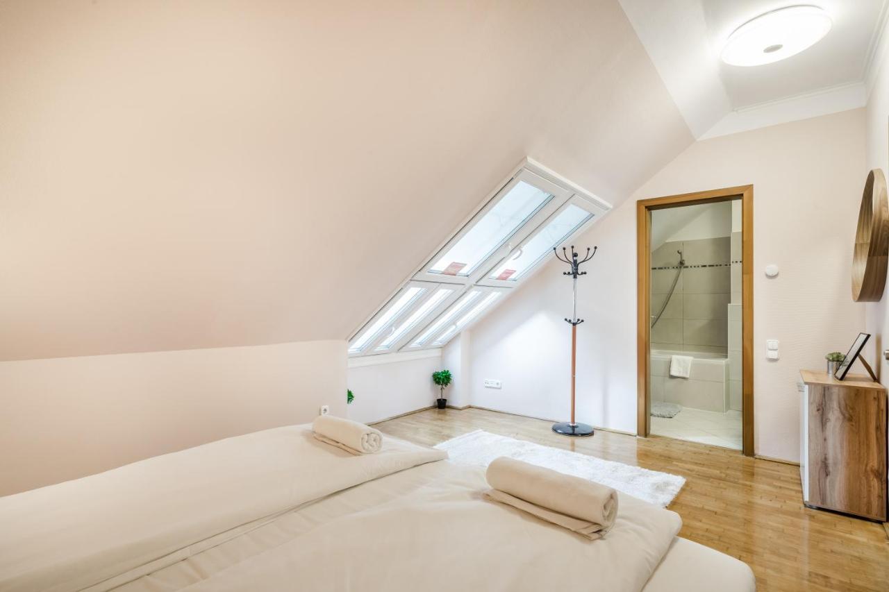 Bpr Timber Loft Home With Balcony Budapeste Exterior foto